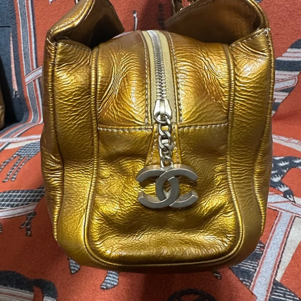 CHANEL ❤️🌟11372068 METTALIC GOLD BOWLING BAG W/ LEATHER LINED INTERIOR⭐️ - Picture 4 of 14